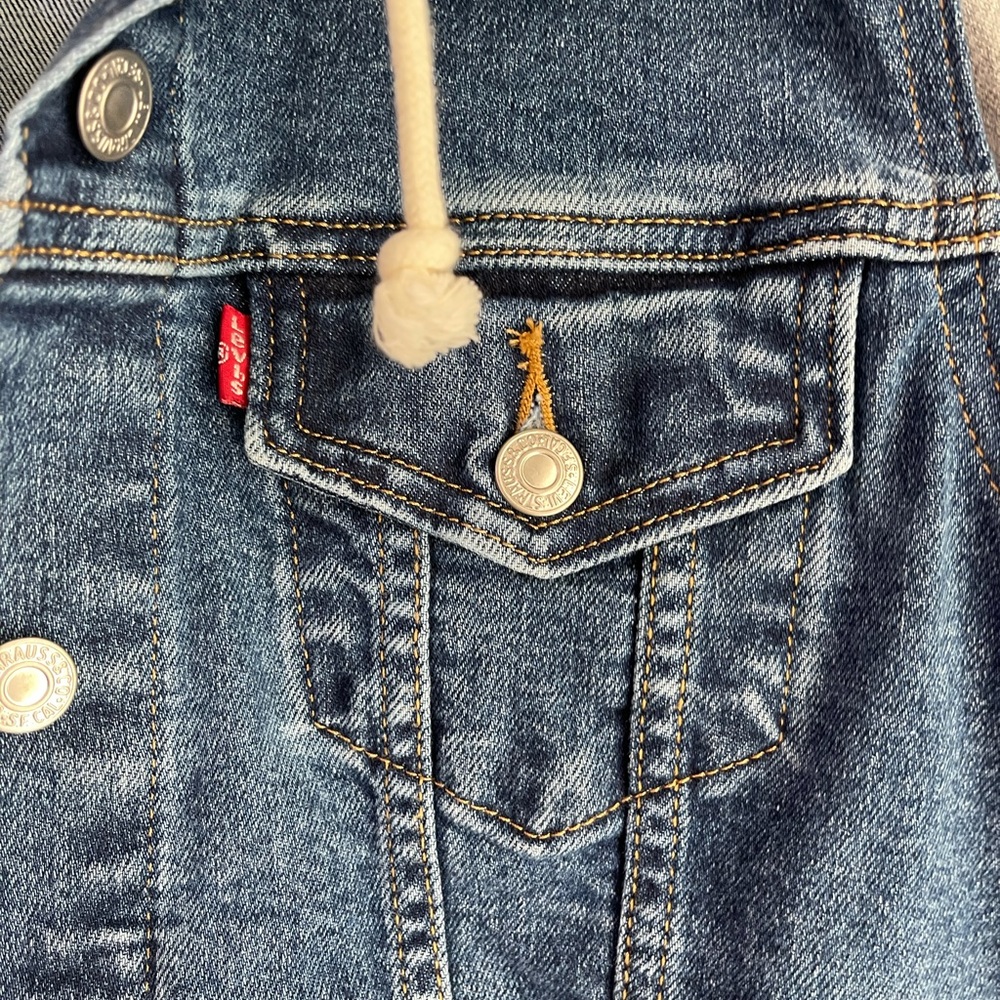 Levi’s Jean Jacket - Picture 3 of 5